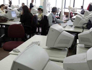 Εκτινάχθηκε το πλήθος συμβασιούχων στον εργασιακό χώρο